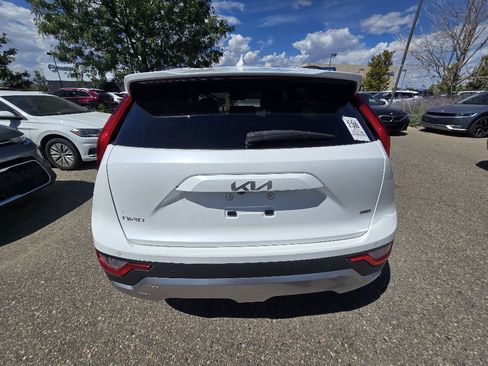 Used 2024 Kia Niro EX FWD image 16
