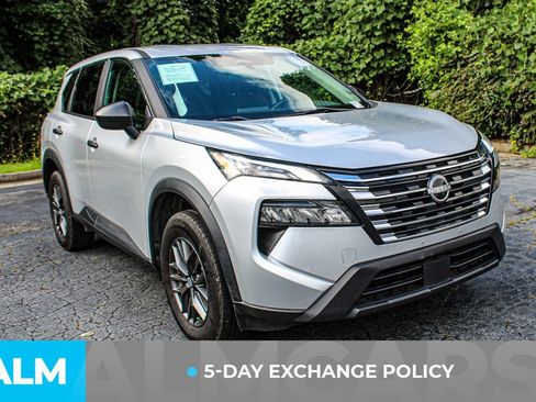 Used 2024 Nissan Rogue S FWD image 3