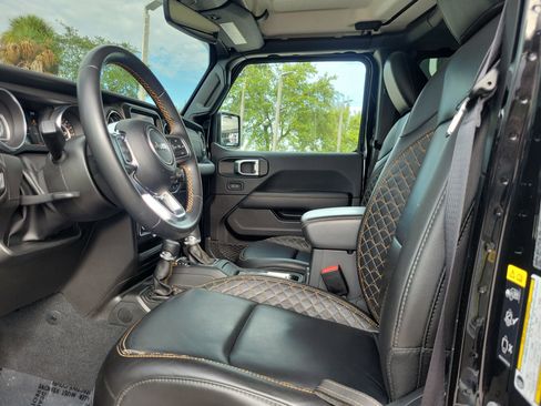 Used 2022 Jeep Gladiator Overland image 12