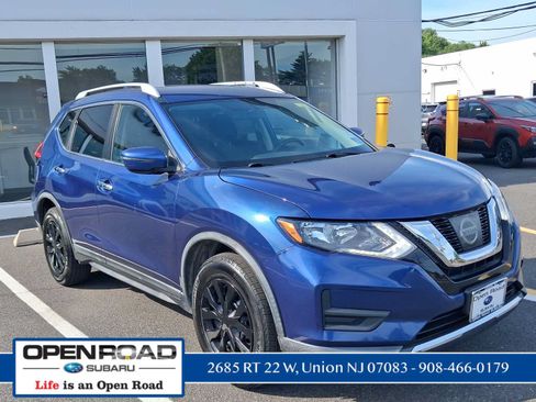 Used 2017 Nissan Rogue S w/ Appearance Package AWD/4WD image 4