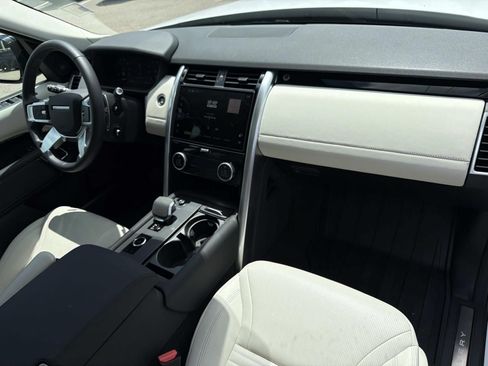 Used 2025 Land Rover Discovery S AWD/4WD image 13