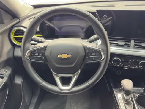 Used 2024 Chevrolet Trax LT w/ Driver Confidence Package FWD image 19