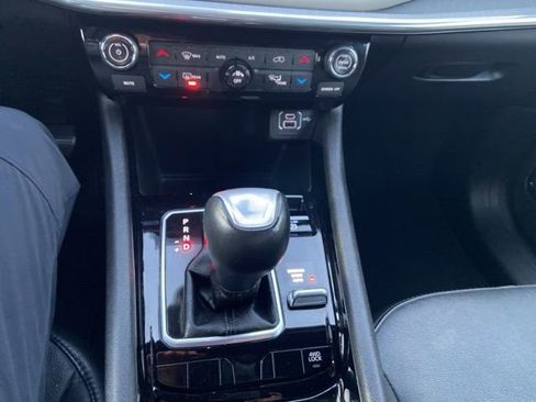 Used 2023 Jeep Compass Limited image 23