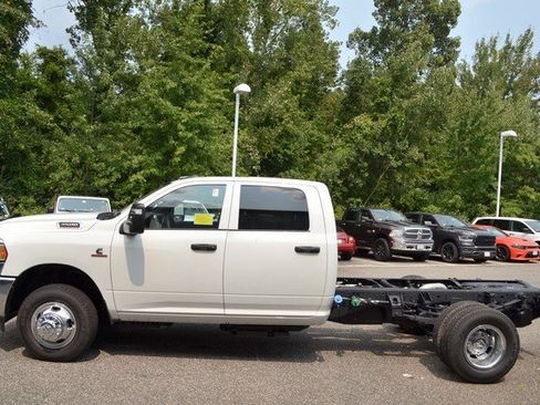 New 2024 RAM 3500 Tradesman w/ Chrome Appearance Group image 5