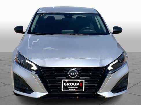 Used 2024 Nissan Altima 2.5 SV image 3