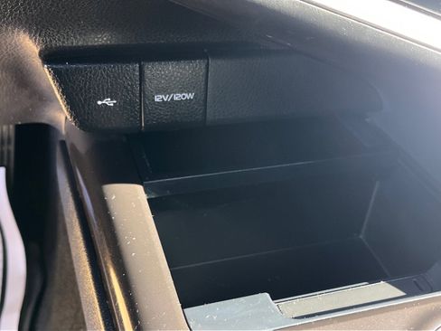 Used 2021 Toyota Camry SE w/ Convenience Package image 15