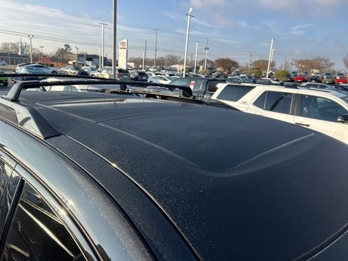 Used 2022 Nissan Pathfinder SL w/ SL Premium Package image 3