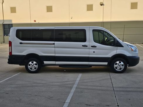Used 2017 Ford Transit 350 XLT RWD image 4