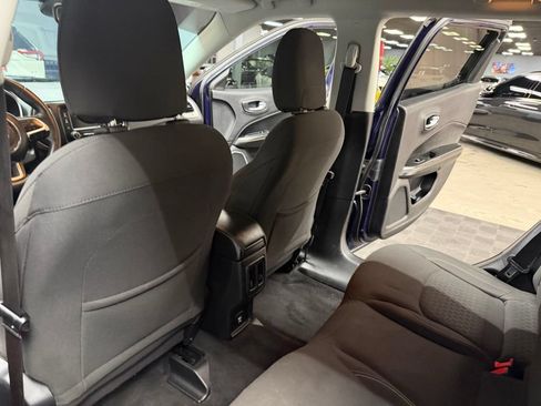 Used 2018 Jeep Compass Sport FWD image 37