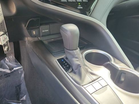 Used 2022 Toyota Camry LE image 19
