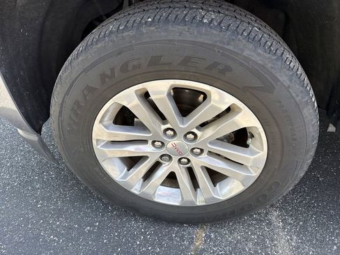 Used 2018 GMC Canyon SLT w/ Driver Alert Package image 2