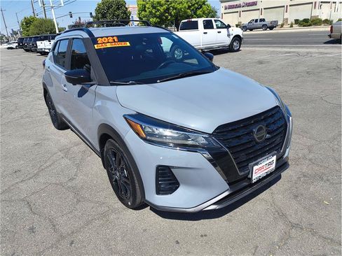 Used 2021 Nissan Kicks SR w/ Exterior Package FWD image 2