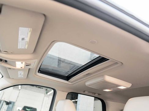 Used 2011 GMC Yukon SLT w/ SLT Chrome Package image 30