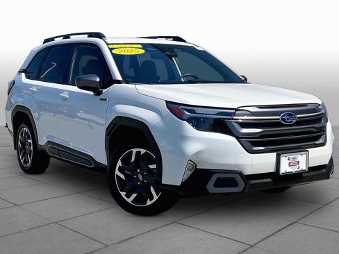Used 2025 Subaru Forester Limited AWD/4WD image 3