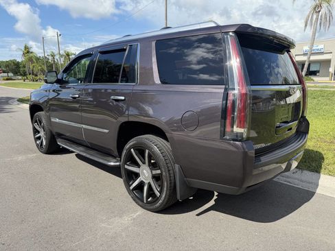 Used 2016 Cadillac Escalade Luxury AWD/4WD image 5