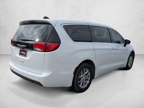 New 2026 Chrysler Voyager LX image 5