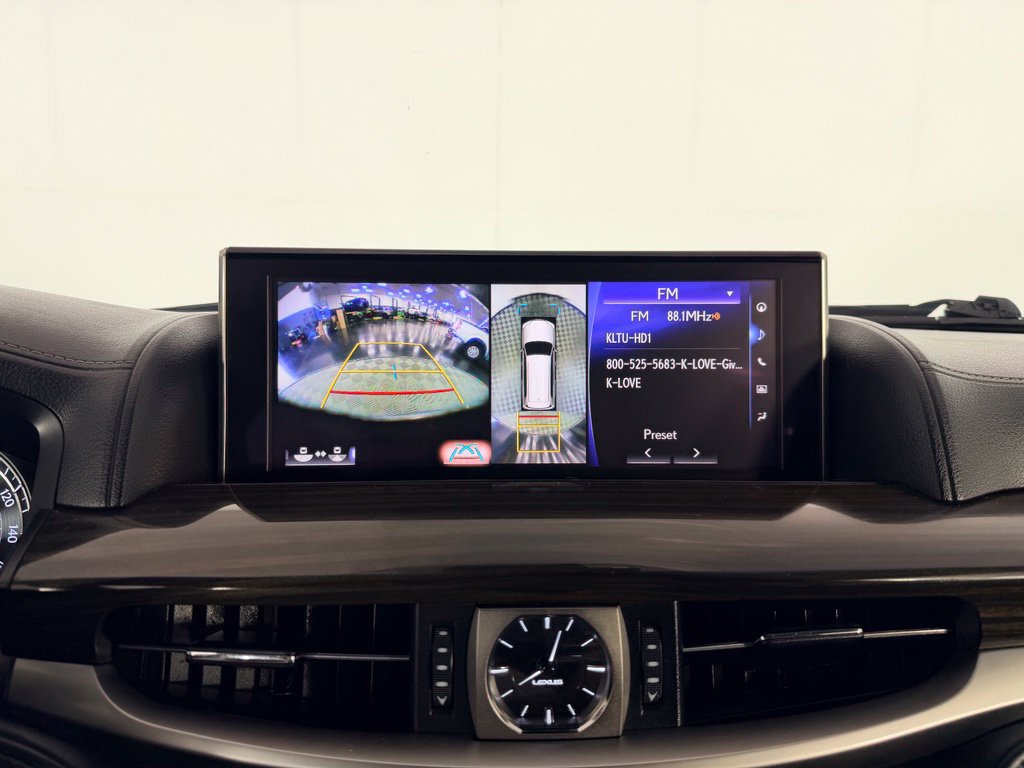Used 2019 Lexus LX 570 4WD w/ Luxury Package image 18