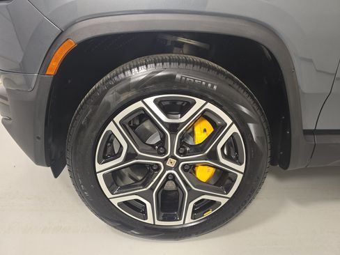 Used 2024 Rivian R1S Adventure AWD/4WD image 9
