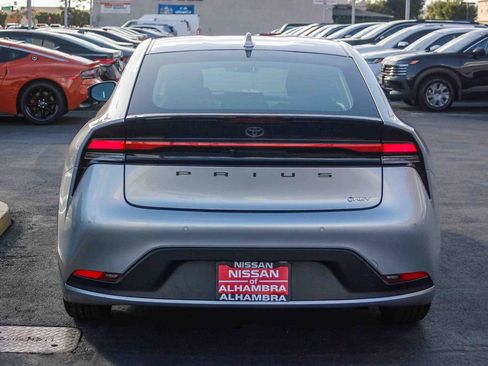 Used 2025 Toyota Prius LE image 8