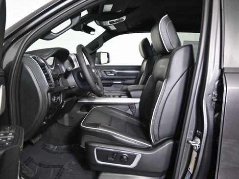 Used 2025 RAM 1500 Laramie AWD/4WD image 21