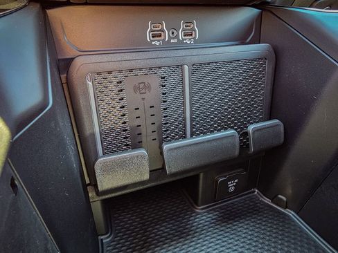 New 2026 RAM 1500 Laramie AWD/4WD image 31