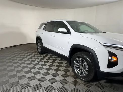 New 2026 Chevrolet Equinox LT w/ Convenience Package II FWD image 3