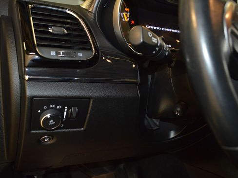 Used 2019 Jeep Grand Cherokee Overland image 16