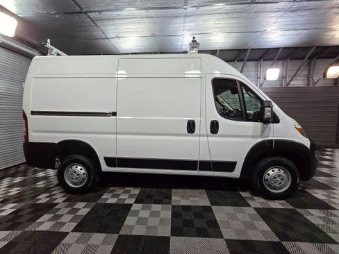 Used 2023 RAM ProMaster 2500 w/ Driver Convenience Group image 9