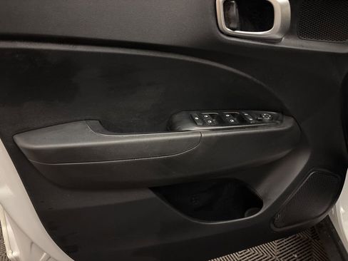 Certified 2025 Hyundai Venue SEL image 10