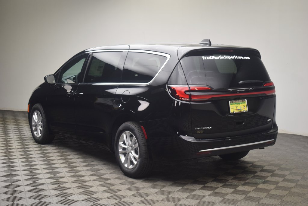 New 2027 Chrysler Pacifica Select AWD/4WD image 11