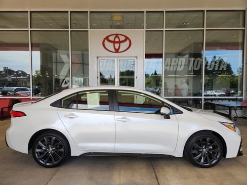 Certified 2026 Toyota Corolla SE AWD/4WD image 3