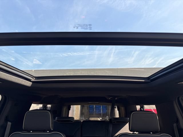Used 2024 GMC Yukon XL SLT w/ SLT Luxury Package AWD/4WD image 15