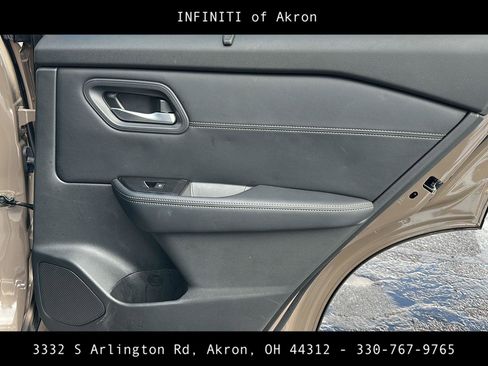 Used 2025 Nissan Rogue SV w/ SV Premium Package image 29