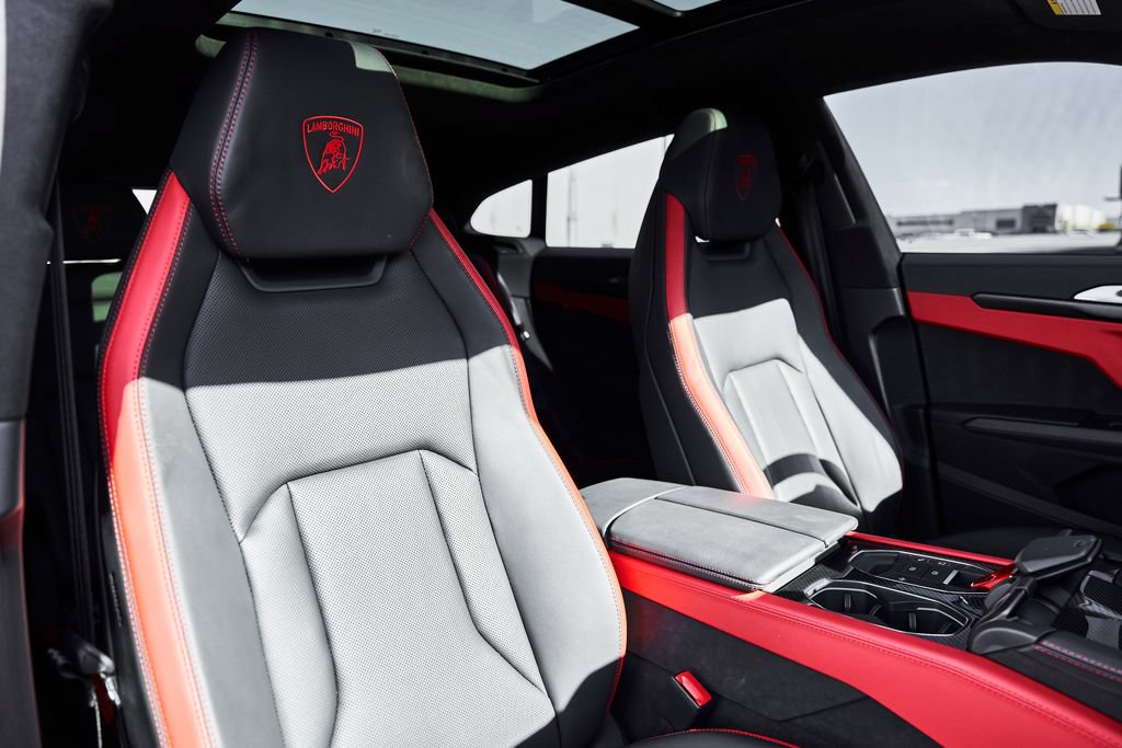 Used 2025 Lamborghini Urus SE AWD/4WD image 42