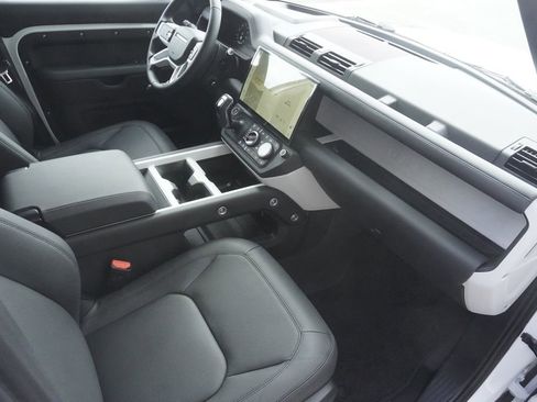New 2026 Land Rover Defender 110 X-Dynamic SE image 22