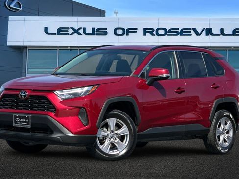 Used 2022 Toyota RAV4 XLE image 1