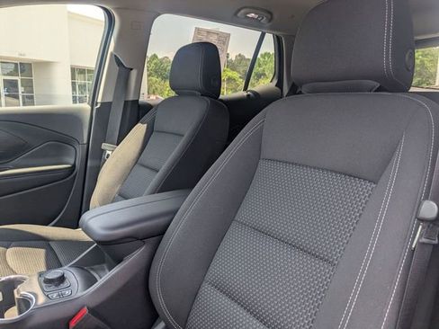 Used 2024 GMC Terrain SLE w/ Driver Convenience Package FWD image 13