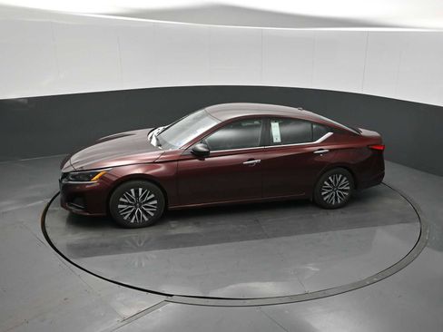 Used 2024 Nissan Altima 2.5 SV image 24