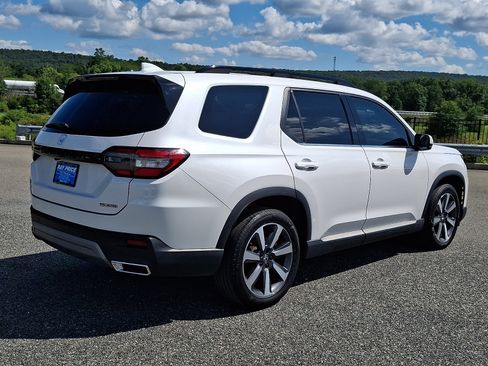 Used 2024 Honda Pilot Touring image 7
