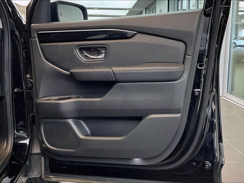 Used 2024 Honda Pilot Touring image 23