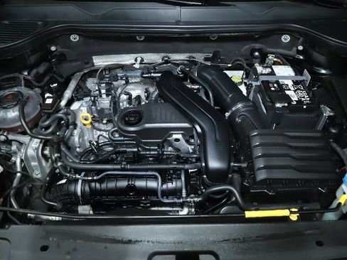 Used 2024 Volkswagen Taos SE image 35