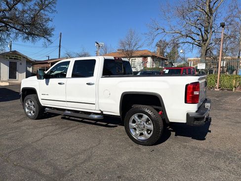 Used 2019 GMC Sierra 2500 SLT w/ Duramax Plus Package AWD/4WD image 13