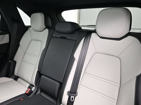 Certified 2026 Porsche Cayenne AWD/4WD image 6