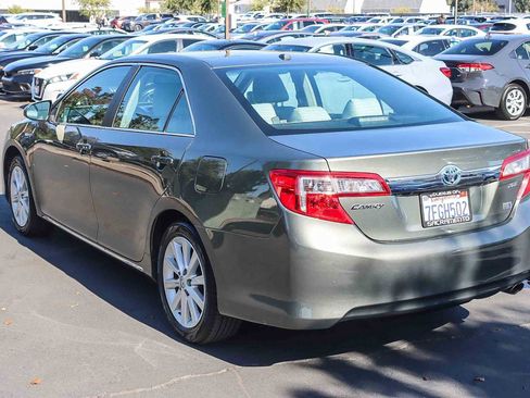 Used 2014 Toyota Camry XLE image 2