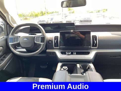 Used 2025 Ford Expedition Max Active AWD/4WD image 12