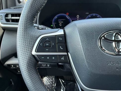 Used 2025 Toyota Sienna XLE Woodland Edition AWD/4WD image 19