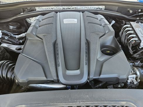 Certified 2026 Porsche Macan S AWD/4WD image 30