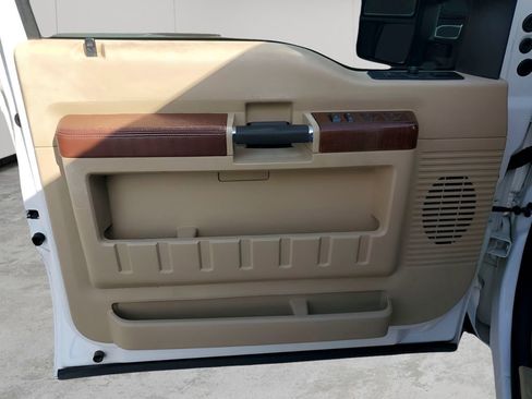 Used 2014 Ford F250 King Ranch w/ King Ranch w/Chrome Package image 42