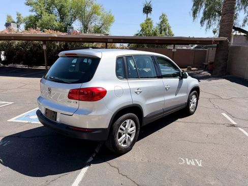 Used 2012 Volkswagen Tiguan S image 6