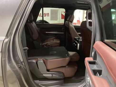 Used 2022 Ford Expedition Max Limited image 13
